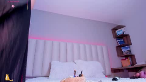 Snapshot of sally_white_ chatting on 09/18/25, 03:19 Sally White online show from 09/18/25, 03:19