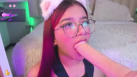 Snapshot of sally_white_ chatting on 10/03/25, 04:53 Sally White online show from 10/03/25, 04:53