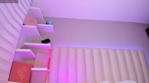 Snapshot of sally_white_ chatting on 11/13/25, 03:27 Sally White online show from 11/13/25, 03:27