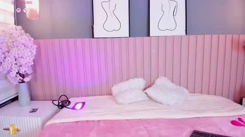 Snapshot of sally_white_ chatting on 12/15/25, 03:11 Sally White online show from 12/15/25, 03:11