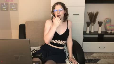 Snapshot of sallysweet_ chatting on 07/12/26, 08:05 Sally online show from 07/12/26, 08:05