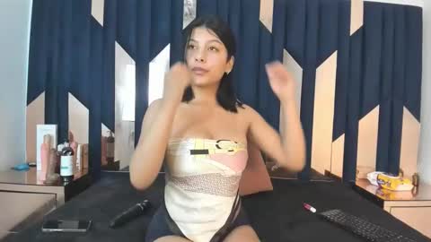Snapshot of salmaportman_ chatting on 12/16/25, 03:06 salmaportman_ online show from 12/16/25, 03:06