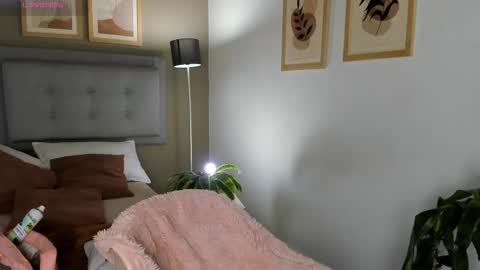 Snapshot of salo____ chatting on 03/18/26, 01:47 Salo online show from 03/18/26, 01:47