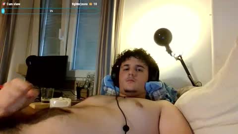 Snapshot of salokiin chatting on 10/15/25, 01:55 salokiin online show from 10/15/25, 01:55