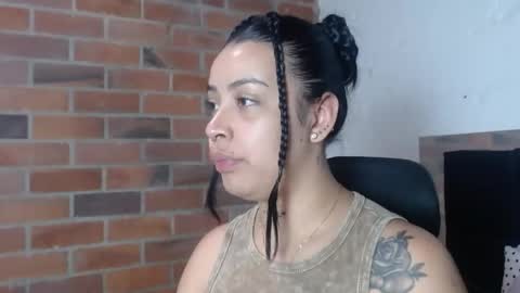 Snapshot of salome__hills chatting on 05/24/26, 06:24 online show from 05/24/26, 06:24