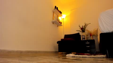 Snapshot of salomekross_ chatting on 02/08/25, 06:43 Salome Kross online show from 02/08/25, 06:43