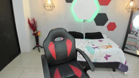 martina online show from 02/10/25, 01:14