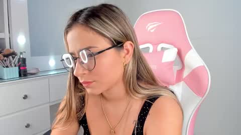 Snapshot of saloome_miller chatting on 03/05/25, 01:42 Salome online show from 03/05/25, 01:42