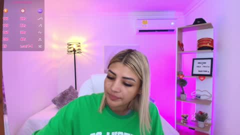 Snapshot of saloomee__ chatting on 01/08/25, 11:54 SALOME online show from 01/08/25, 11:54