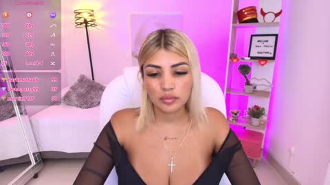 Snapshot of saloomee__ chatting on 01/10/25, 05:13 SALOME online show from 01/10/25, 05:13