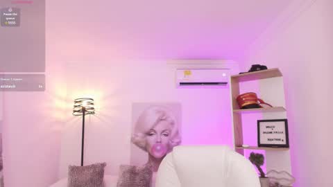 Snapshot of saloomee__ chatting on 02/06/25, 02:04 SALOME online show from 02/06/25, 02:04
