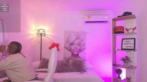 Snapshot of saloomee__ chatting on 02/20/25, 12:04 SALOME online show from 02/20/25, 12:04