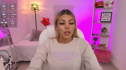 Snapshot of saloomee__ chatting on 03/04/25, 12:01 SALOME online show from 03/04/25, 12:01