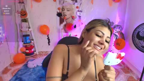 Snapshot of saloomee__ chatting on 10/20/25, 11:21 SALOME online show from 10/20/25, 11:21