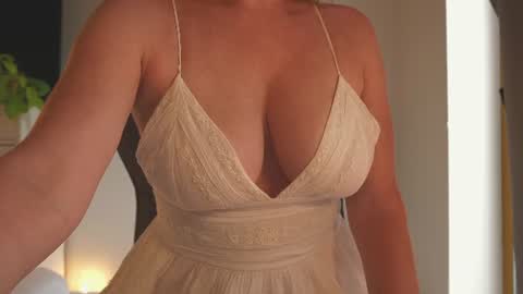 Snapshot of saltedhoney chatting on 06/15/26, 12:18 IsaBella- online show from 06/15/26, 12:18