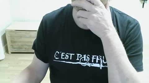 Snapshot of saltimbanquier chatting on 04/22/26, 09:05 Saltimbanquier Salt ou Banquier online show from 04/22/26, 09:05