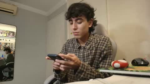 Snapshot of salvatore_montt chatting on 11/23/25, 10:31 salvatore_montt online show from 11/23/25, 10:31