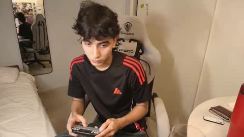 Snapshot of salvatore_montt chatting on 12/04/25, 04:22 salvatore_montt online show from 12/04/25, 04:22