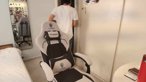 Snapshot of salvatore_montt chatting on 12/04/25, 04:27 salvatore_montt online show from 12/04/25, 04:27