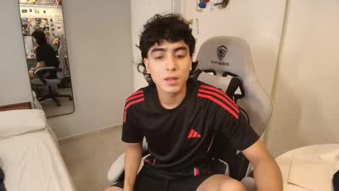 Snapshot of salvatore_montt chatting on 12/05/25, 08:27 salvatore_montt online show from 12/05/25, 08:27