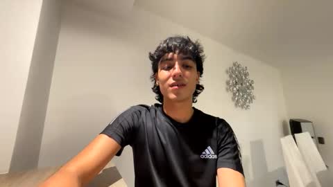 Snapshot of salvatore_montt chatting on 01/08/26, 04:04 salvatore_montt online show from 01/08/26, 04:04