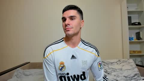 Snapshot of sam_huston18 chatting on 12/19/24, 10:53 BACK IN 2 WEEKS online show from 12/19/24, 10:53