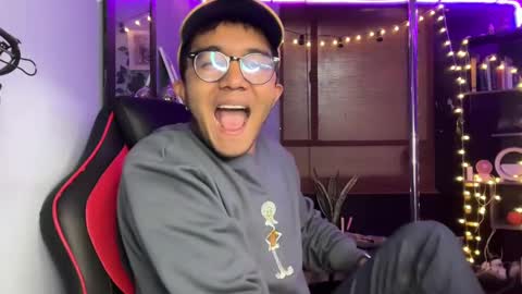 Snapshot of sam_thompson_z chatting on 12/31/24, 04:46 SAMUEL THOMPSON online show from 12/31/24, 04:46