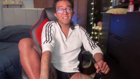 Snapshot of sam_thompson_z chatting on 02/27/25, 07:04 SAMUEL THOMPSON online show from 02/27/25, 07:04