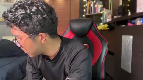 Snapshot of sam_thompson_z chatting on 03/04/25, 09:11 SAMUEL THOMPSON online show from 03/04/25, 09:11