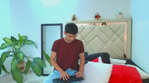 Snapshot of sam_tnt9 chatting on 04/08/26, 07:47 sam_tnt9 online show from 04/08/26, 07:47