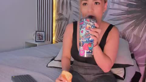 Samaantha  online show from 09/25/25, 11:47