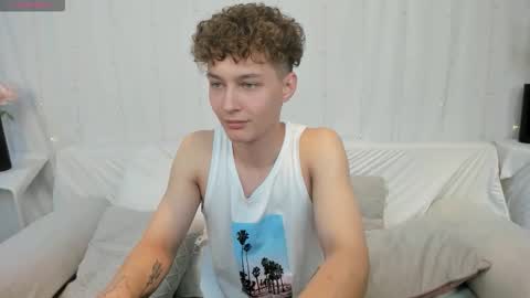 Snapshot of samanie_ chatting on 09/11/25, 01:44 Sam online show from 09/11/25, 01:44