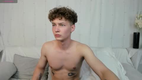 Snapshot of samanie_ chatting on 09/14/25, 01:54 Sam online show from 09/14/25, 01:54