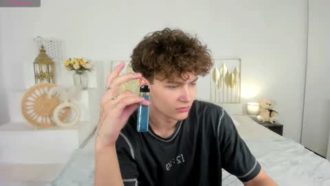 Snapshot of samanie_ chatting on 10/08/25, 02:04 Sam online show from 10/08/25, 02:04