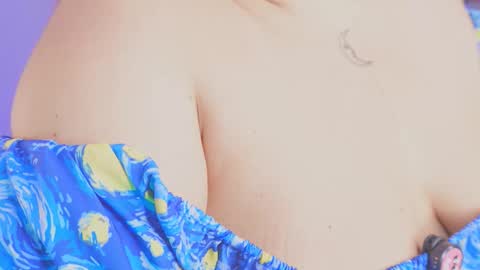 Snapshot of samanta_cutee1 chatting on 10/17/25, 04:09 SAMANTA online show from 10/17/25, 04:09