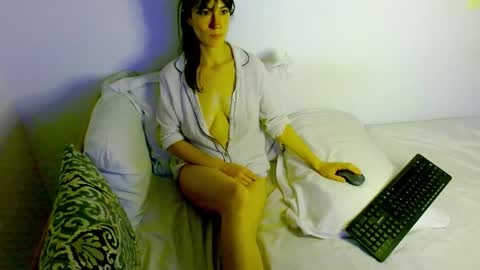 Snapshot of samanta_r_ chatting on 01/05/26, 05:27 Samanta online show from 01/05/26, 05:27