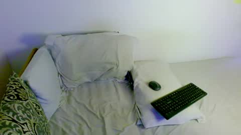 Snapshot of samanta_r_ chatting on 06/17/26, 06:09 Samanta online show from 06/17/26, 06:09
