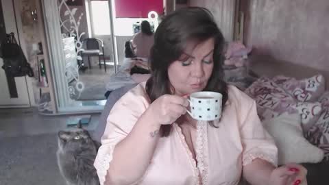 Snapshot of samanta_shy chatting on 10/12/25, 11:31 Marry online show from 10/12/25, 11:31