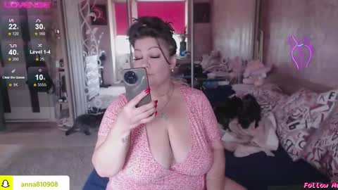 Snapshot of samanta_shy chatting on 10/15/25, 09:53 Marry online show from 10/15/25, 09:53