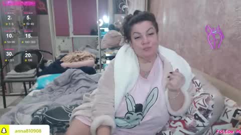 Snapshot of samanta_shy chatting on 10/27/25, 06:12 Marry online show from 10/27/25, 06:12