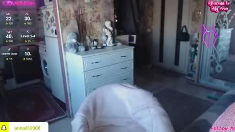 Snapshot of samanta_shy chatting on 10/31/25, 09:43 Marry online show from 10/31/25, 09:43