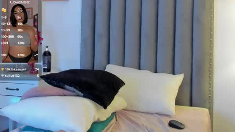 Snapshot of samanta_william chatting on 02/15/25, 06:33 samanta online show from 02/15/25, 06:33