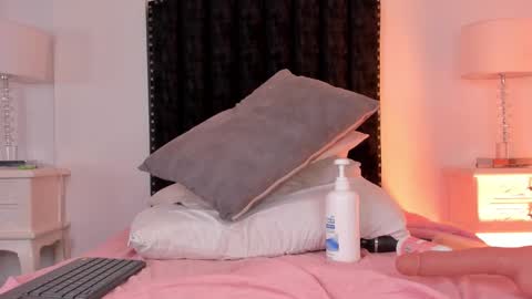 Snapshot of samanta_william chatting on 11/23/25, 02:55 samanta online show from 11/23/25, 02:55