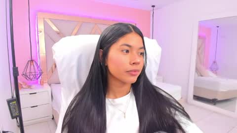 Snapshot of samantaa_shy chatting on 03/25/26, 11:00 sam online show from 03/25/26, 11:00