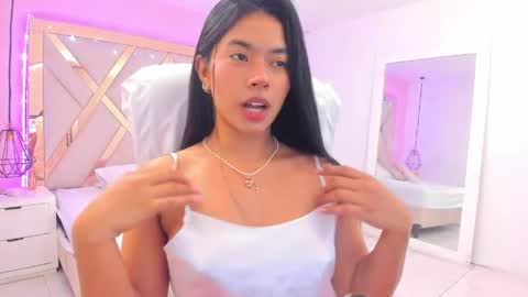 Snapshot of samantaa_shy chatting on 04/09/26, 04:01 sam online show from 04/09/26, 04:01