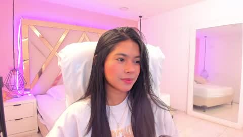 Snapshot of samantaa_shy chatting on 04/15/26, 03:35 sam online show from 04/15/26, 03:35