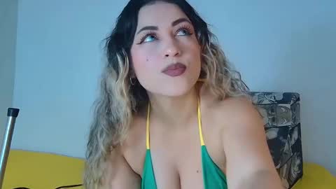 Snapshot of samantaandaron chatting on 11/20/25, 10:20 samattaxxx73 online show from 11/20/25, 10:20