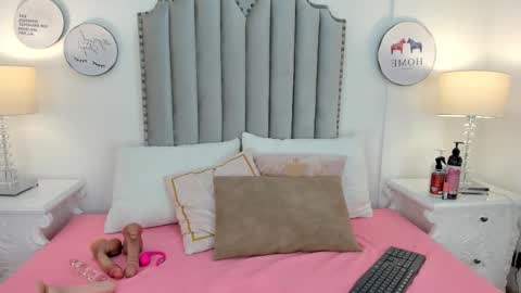 Snapshot of samantamarquez chatting on 12/19/25, 07:43 Samanta online show from 12/19/25, 07:43