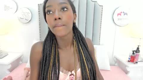 Snapshot of samantamarquez chatting on 12/22/25, 08:17 Samanta online show from 12/22/25, 08:17