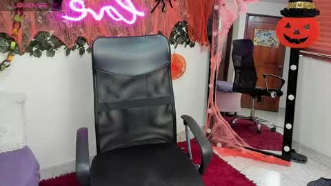 Snapshot of samantaortiz_ chatting on 10/29/25, 08:21 samantaortiz_ online show from 10/29/25, 08:21